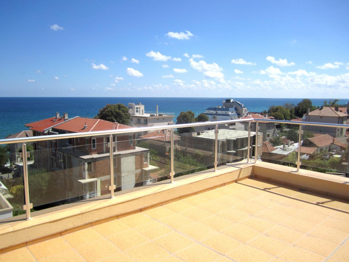 Hotel Coop Central Obzor Bagian luar foto