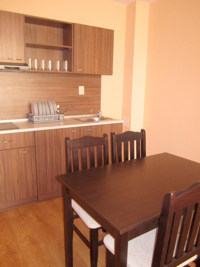 Hotel Coop Central Obzor Bagian luar foto