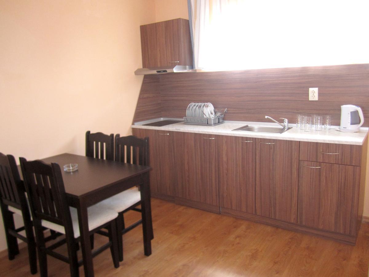 Hotel Coop Central Obzor Bagian luar foto