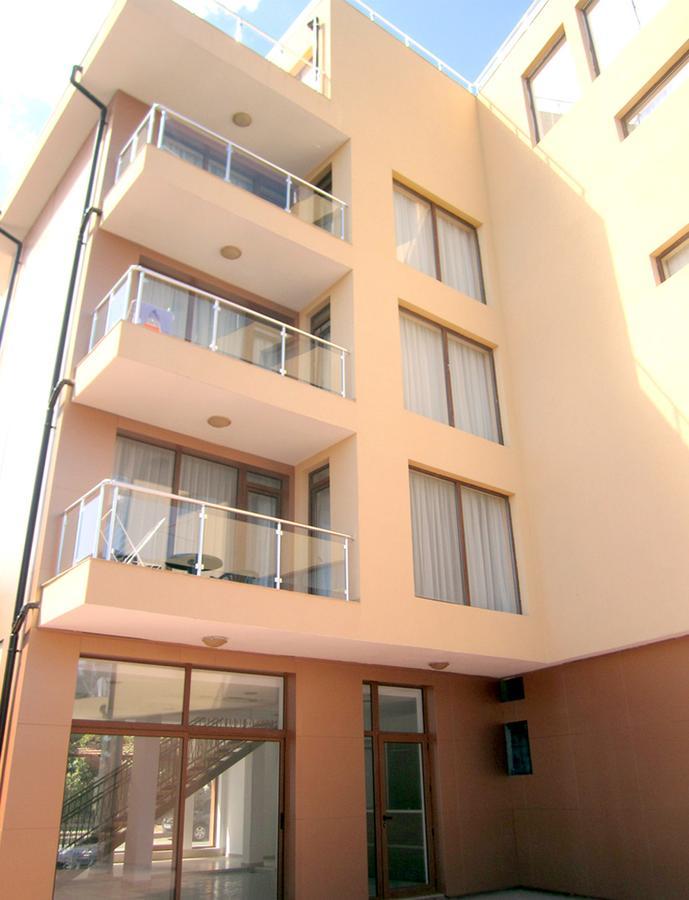 Hotel Coop Central Obzor Bagian luar foto
